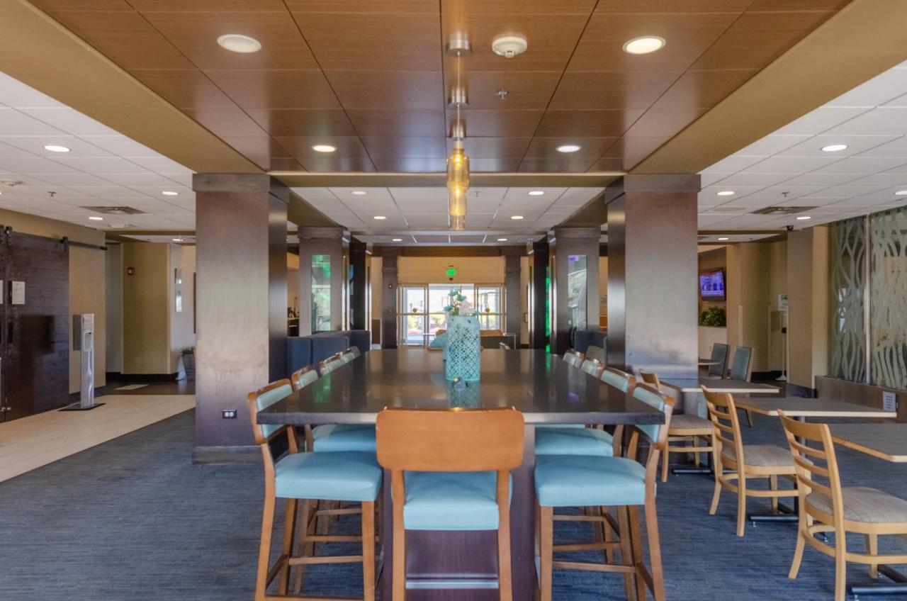 Holiday Inn Express Hotel & Suites Atlanta Airport West - Camp Creek By Ihg מראה חיצוני תמונה
